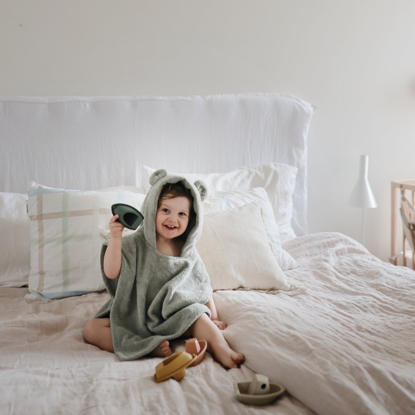 bear poncho towel *online exclusive* - Ivory Soul