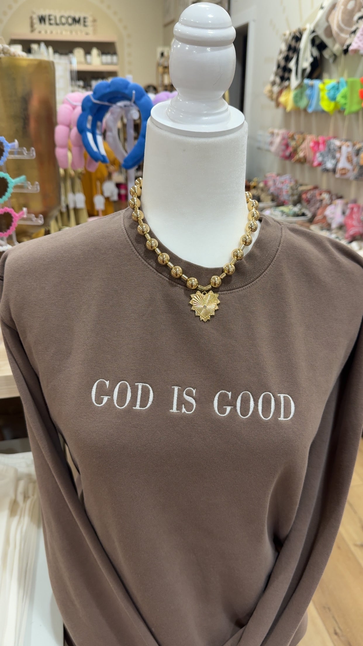 chunky beaded accent necklace