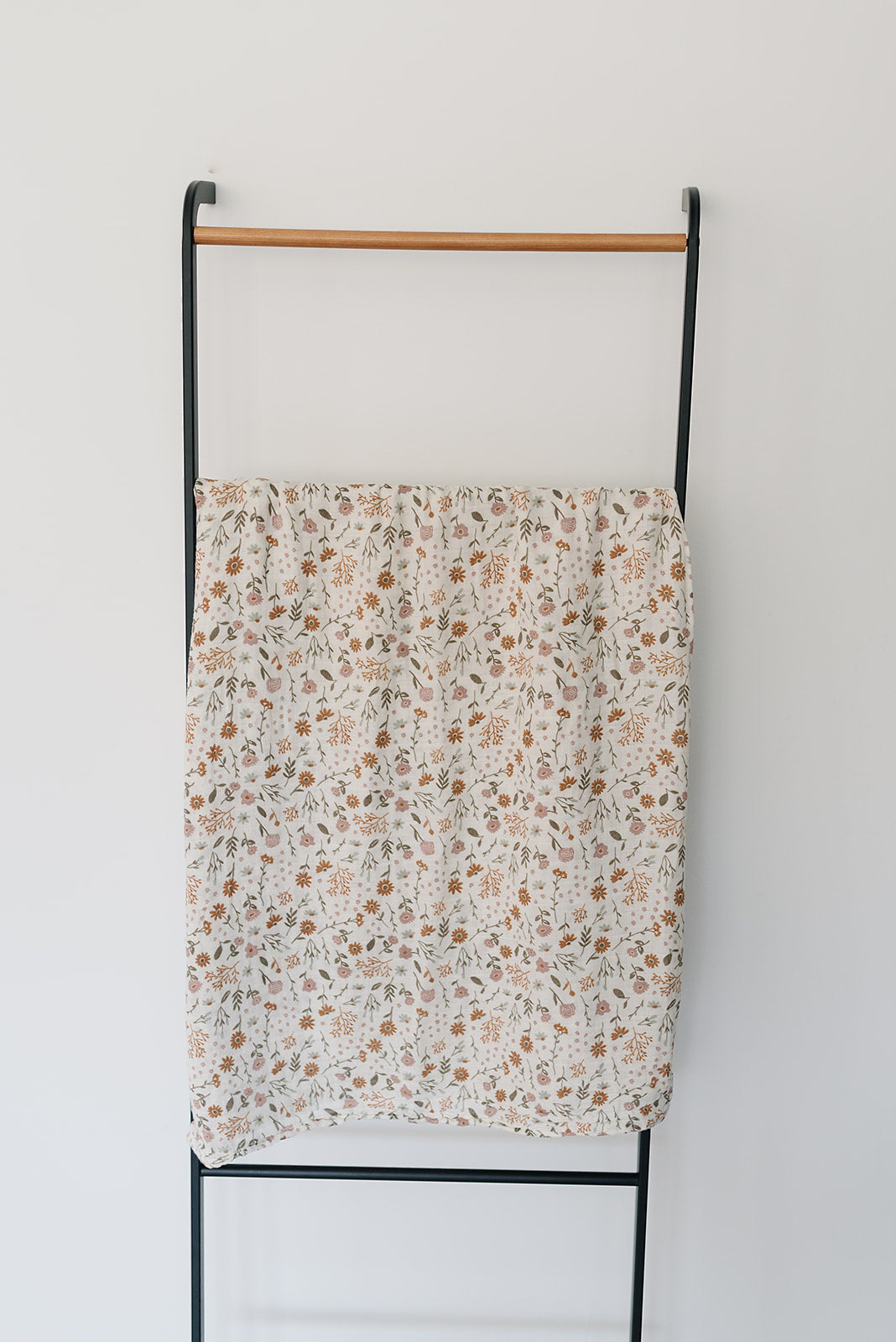 Meadow Floral Muslin Swaddle Blanket - Ivory Soul