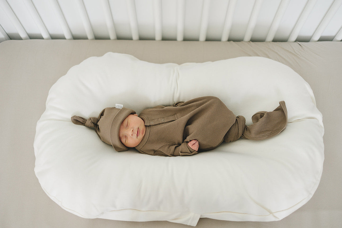 Cocoa Organic Ribbed Newborn Knot Hat - Ivory Soul