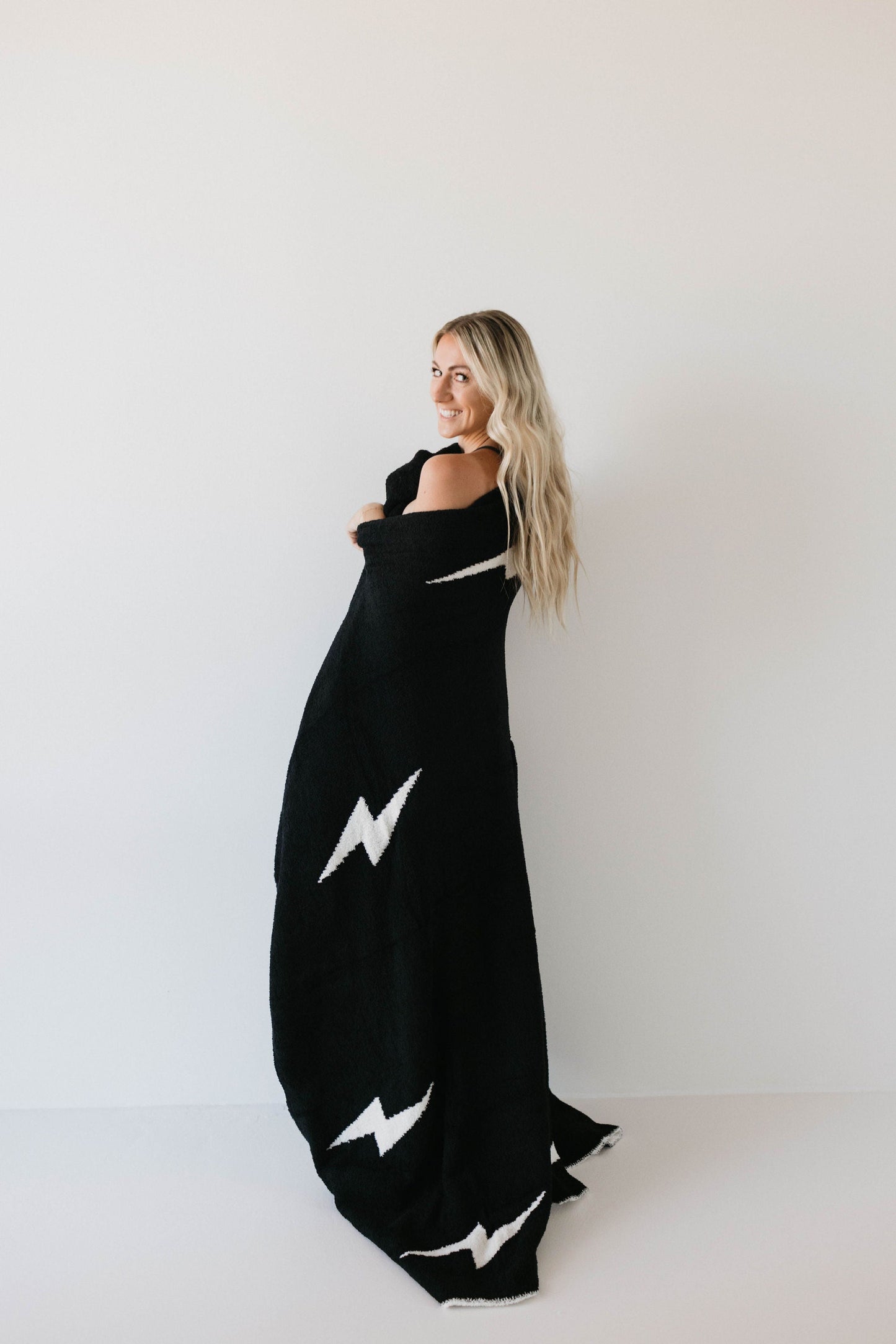Plush Blanket | Black & White Lightning Bolt - Ivory Soul