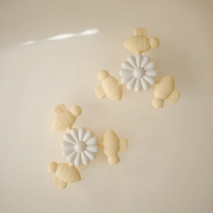 bee suction spinner toy
