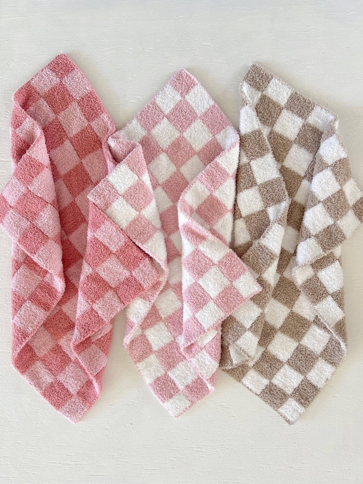 phufy® bliss checkerboard mini blanket - strawberry - Ivory Soul