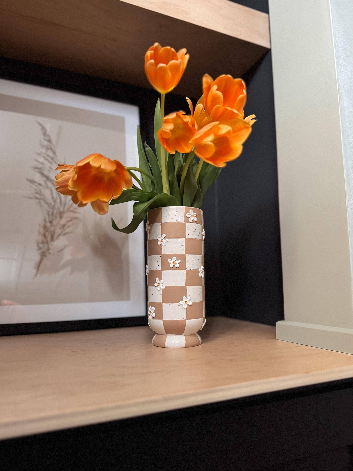 checkered textured daisy vase