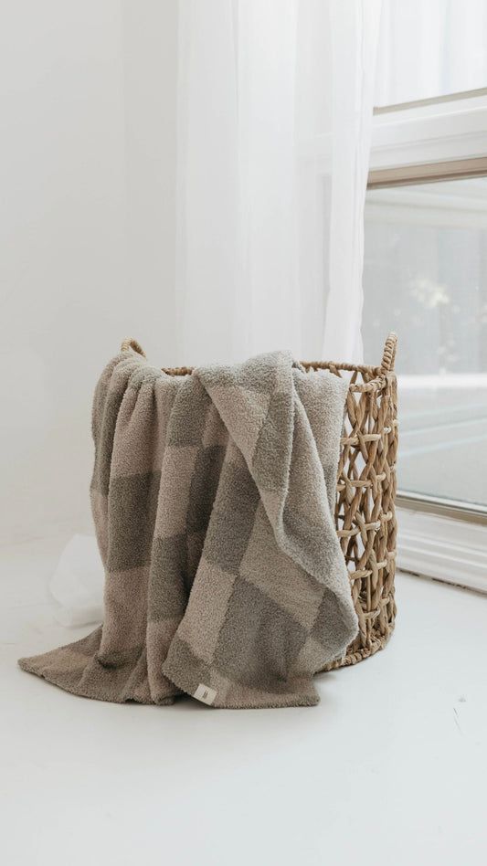 Plush Blanket | Wavy Checkerboard - Ivory Soul