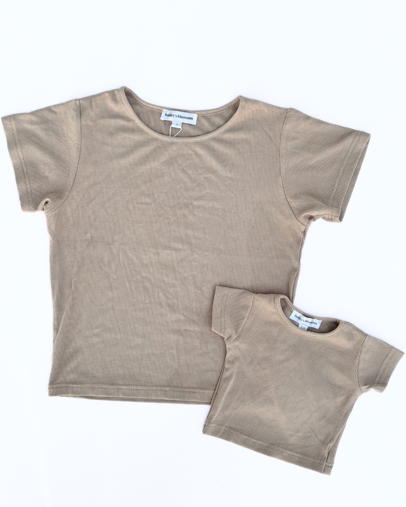 ava ribbed tee - desert dune