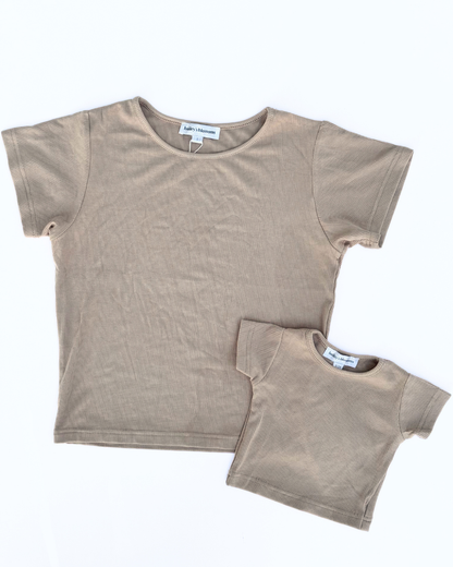 ava ribbed tee - desert dune