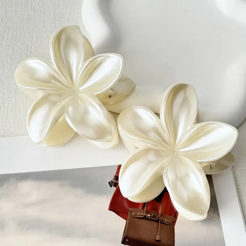 pearl flower claw clip