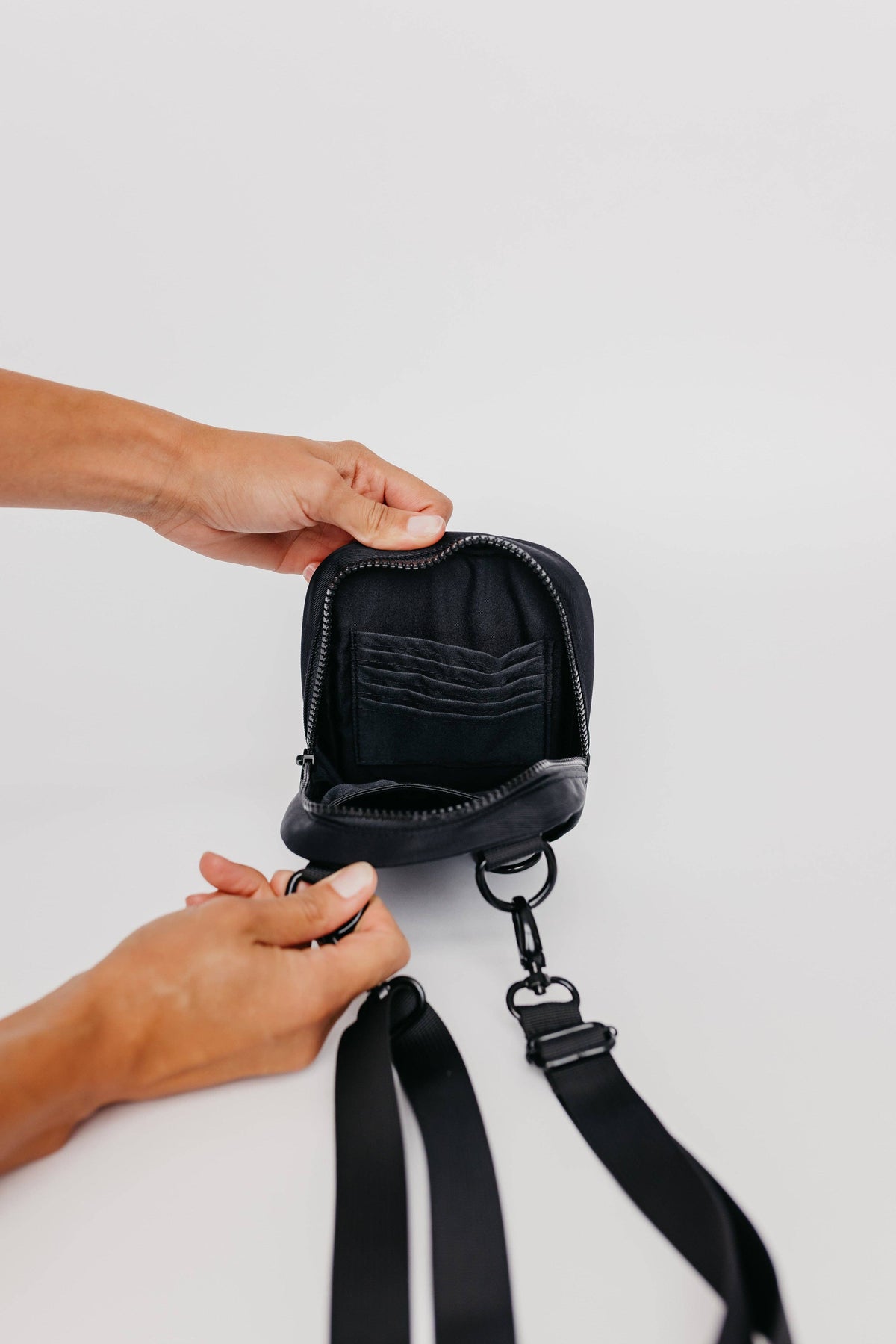 jet crossbody sling