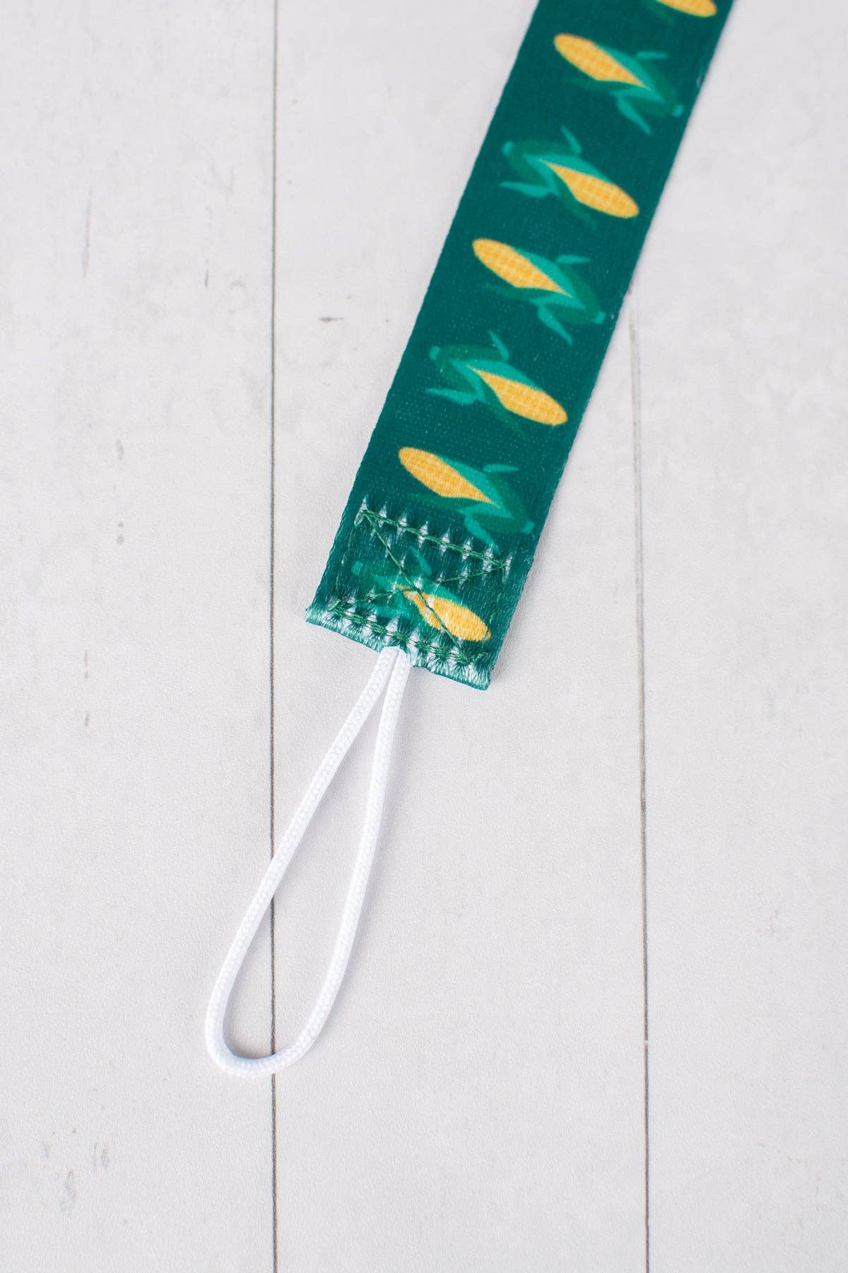 retro corn paci clip