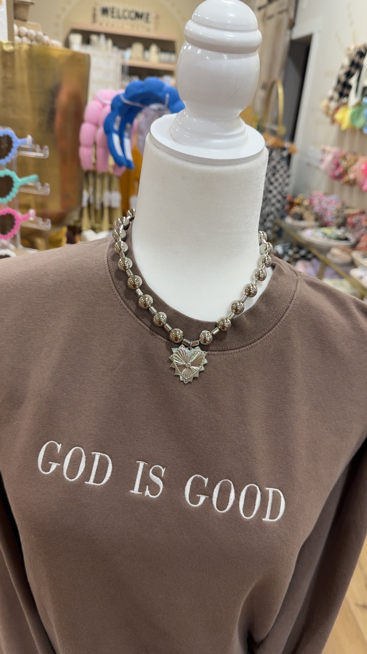 chunky beaded accent necklace