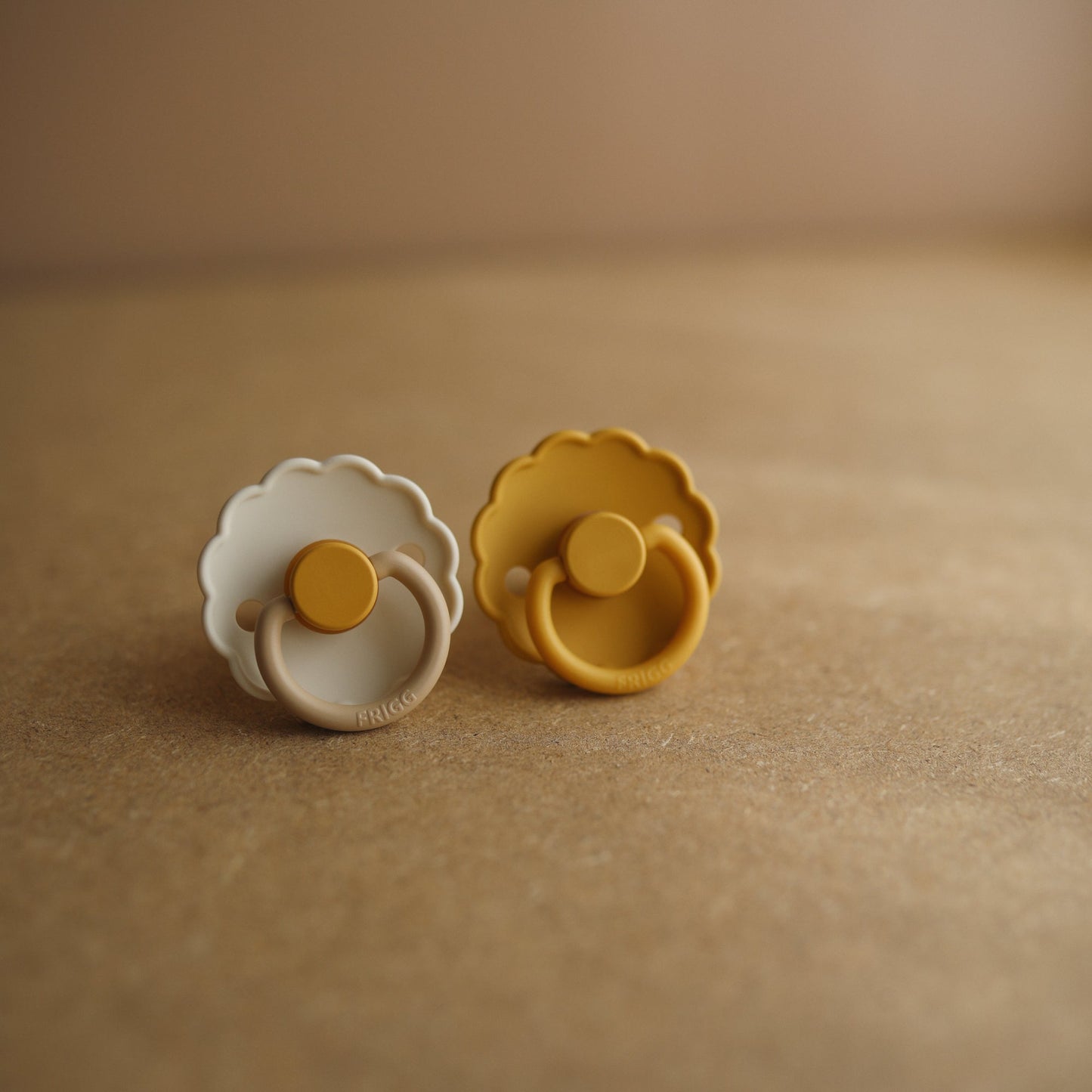 FRIGG Daisy Natural Rubber Pacifier 2-Pack - Ivory Soul