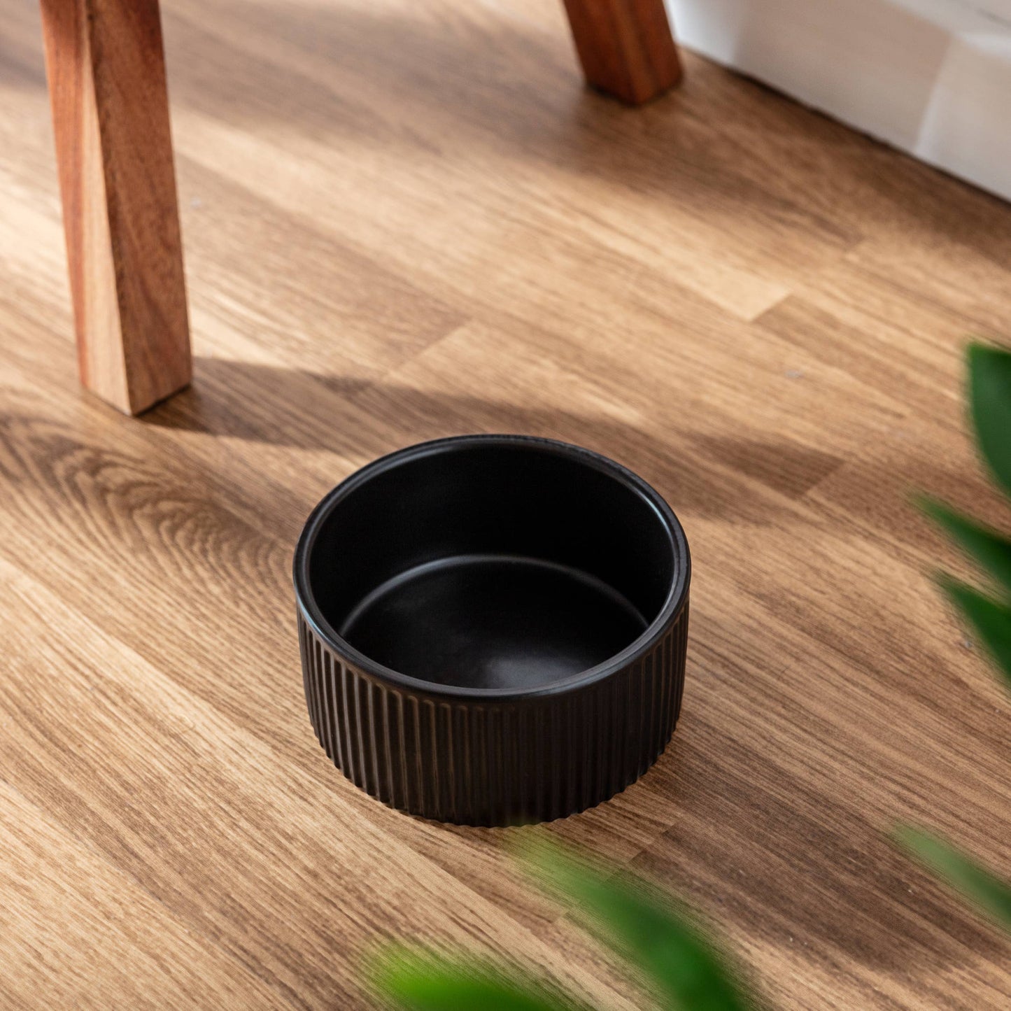 jardin ribbed pet bowl collection – modern matte exterior