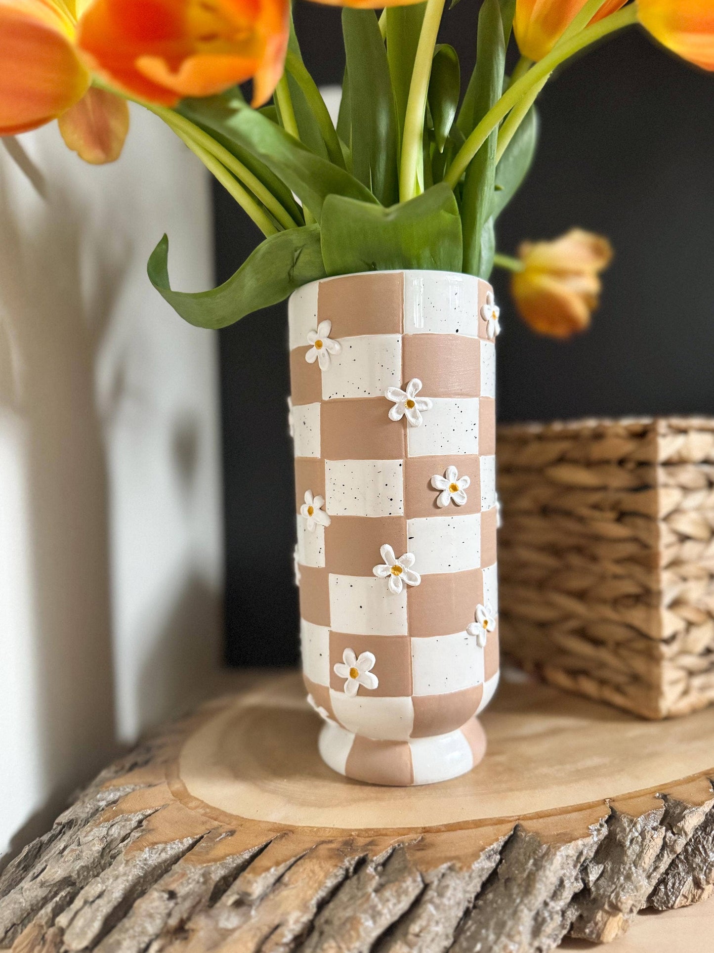 checkered textured daisy vase