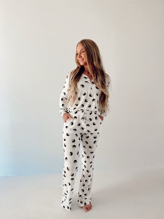 Women's Bamboo Pajamas | Black & White Yin Yang