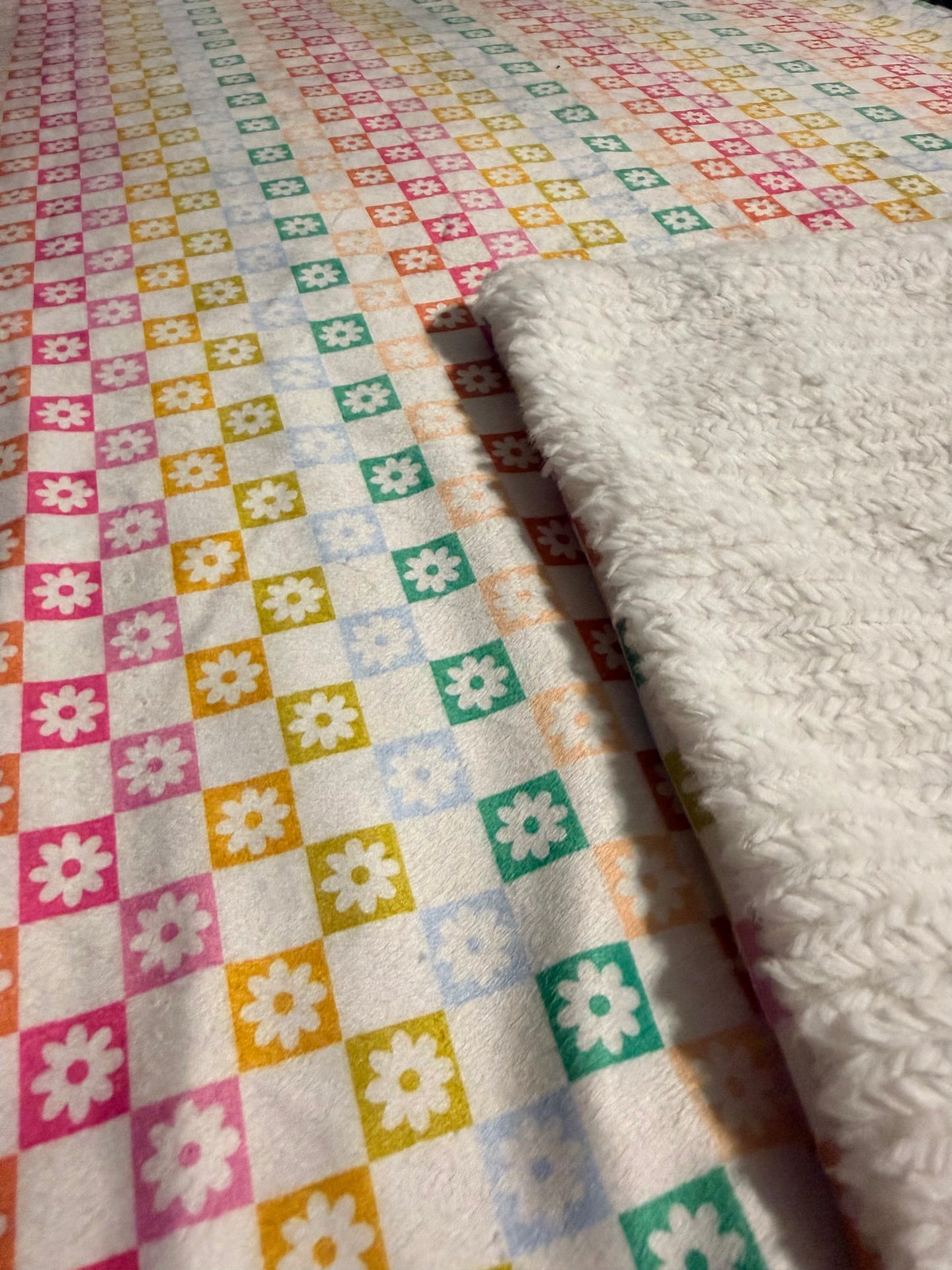 sunshine check daisy toddler blanket | 27x37