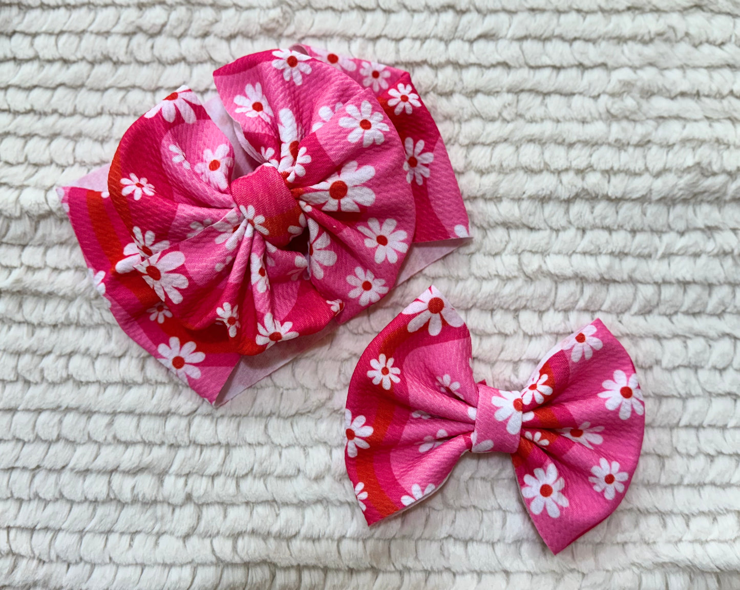 pink daisies bow