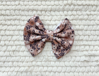 beige wildflowers bow - Ivory Soul