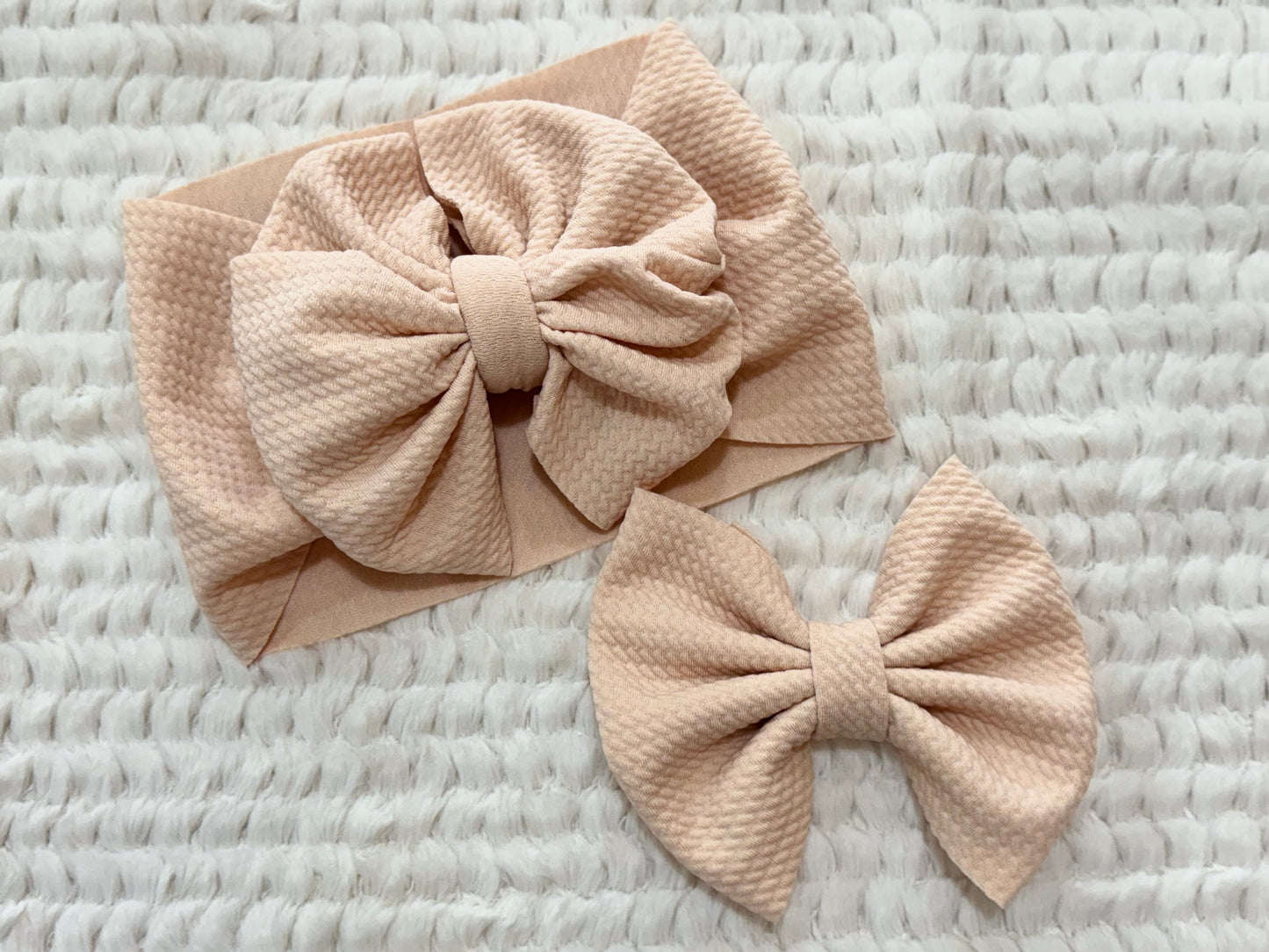 nude bow