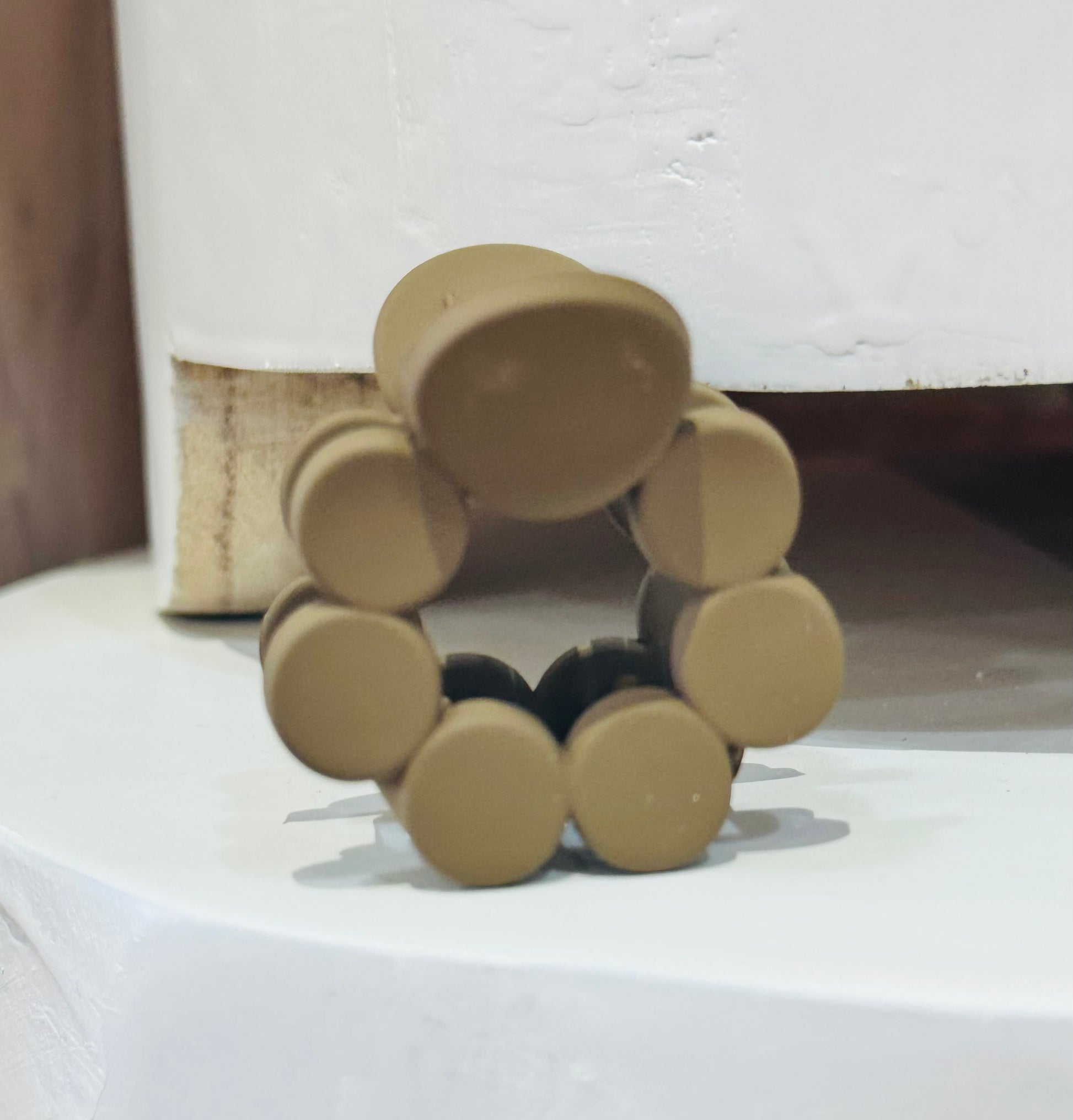 dotted circle claw clip - Ivory Soul