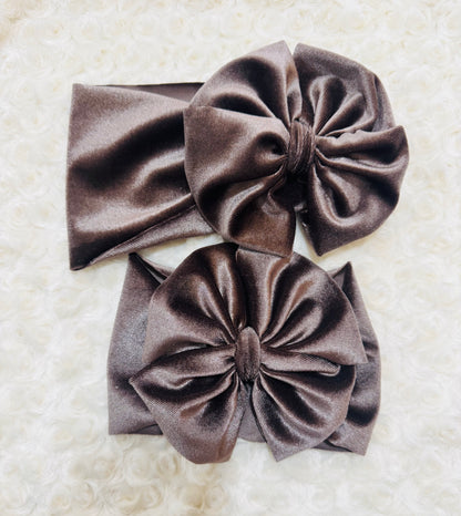 chocolate velvet bow - Ivory Soul