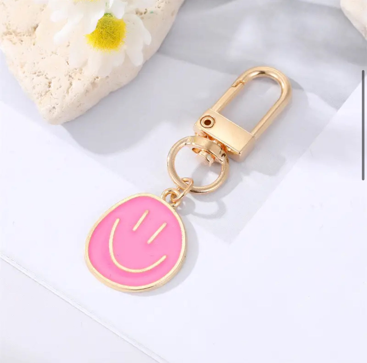 happy face keychain - Ivory Soul