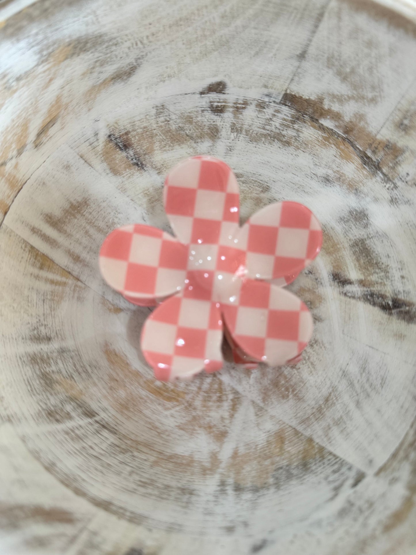 oversized checkered flower claw clips