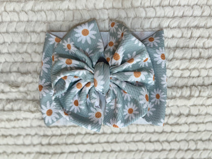 blue daisies bow