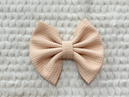 nude bow