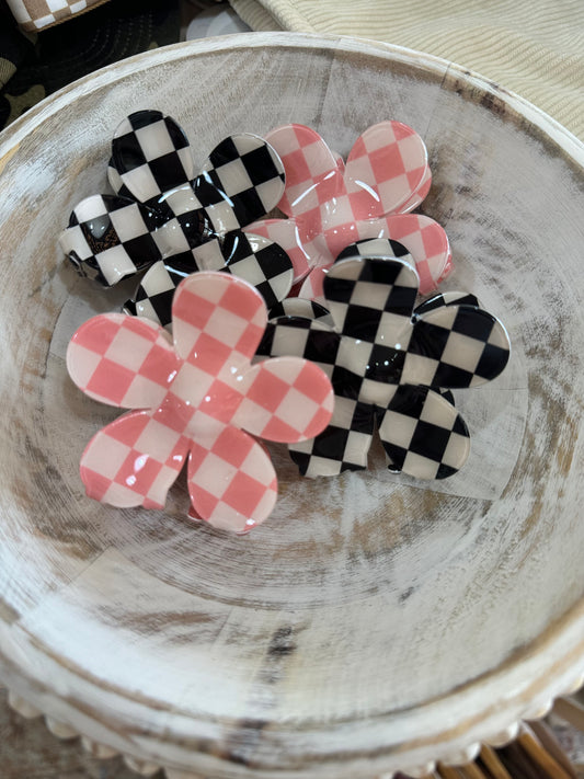 oversized checkered flower claw clips