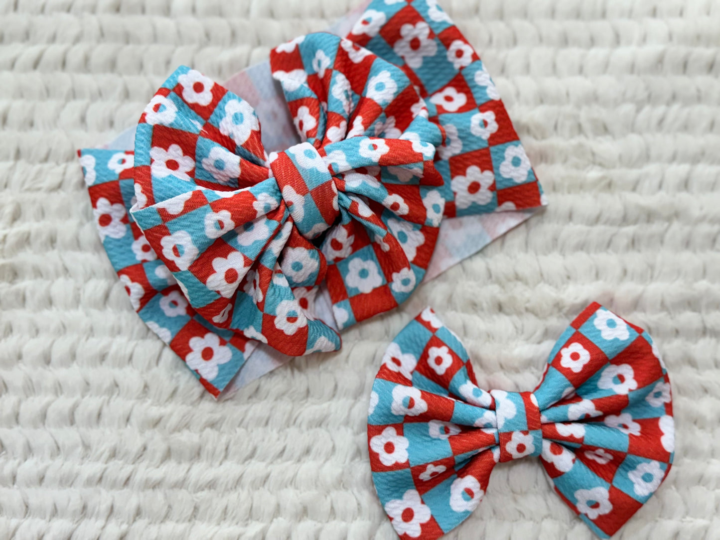 flower checkered red + blue bow