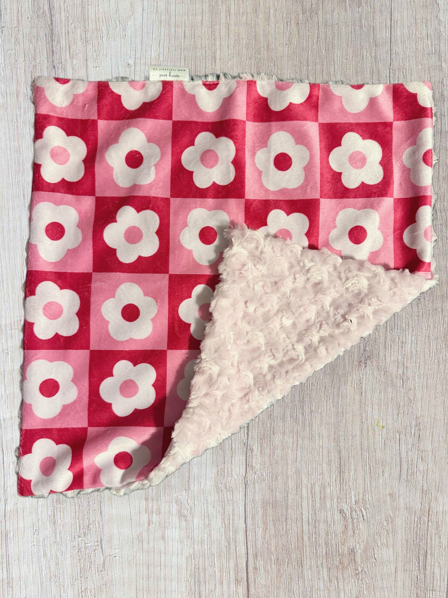 pretty in pink daisy lovey blanket