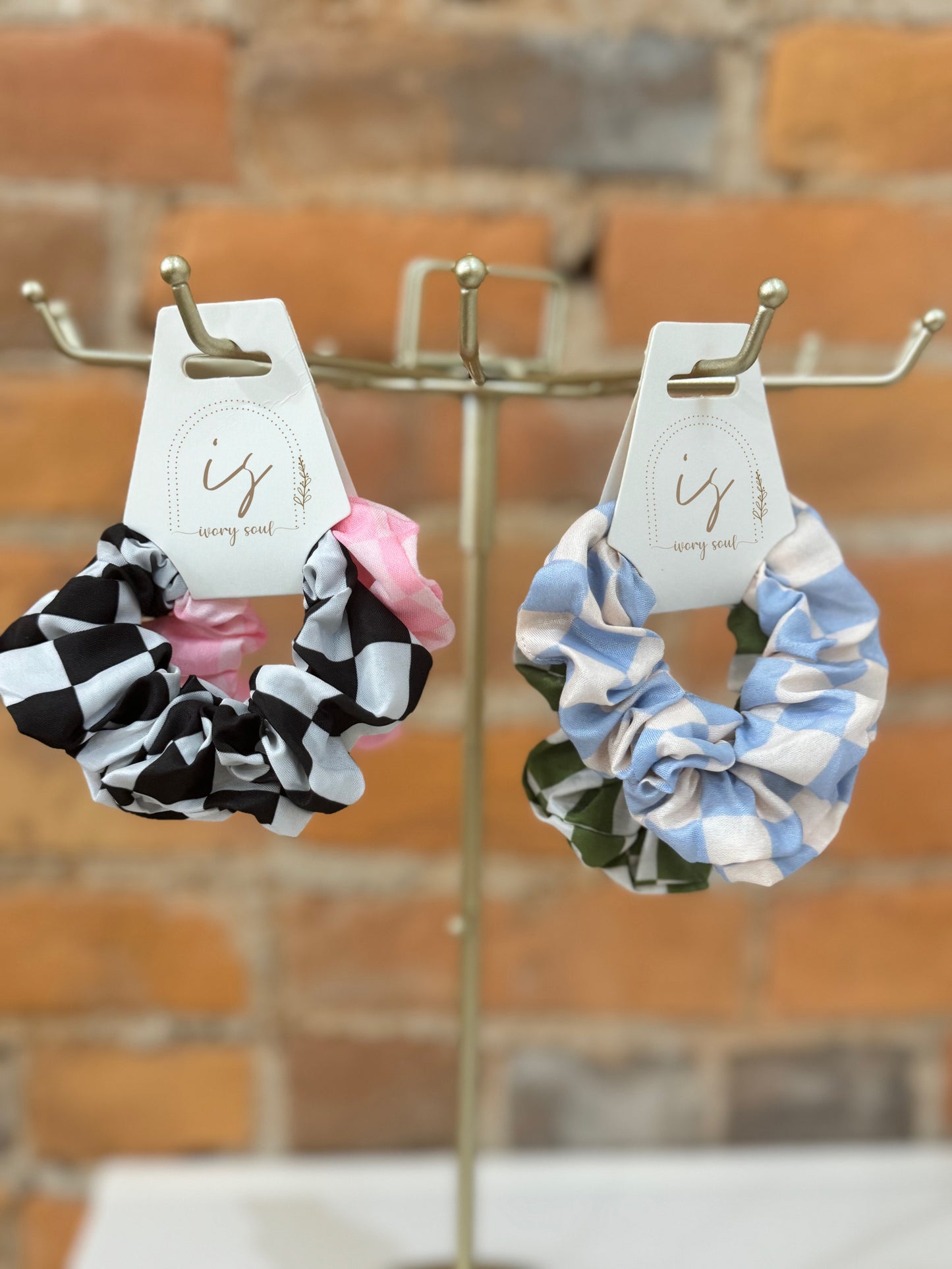 checkered scrunchies • two pack