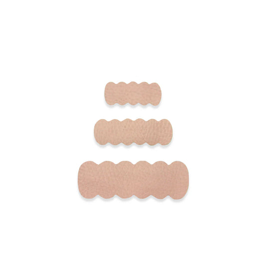 leather - primrose scallop snap clip