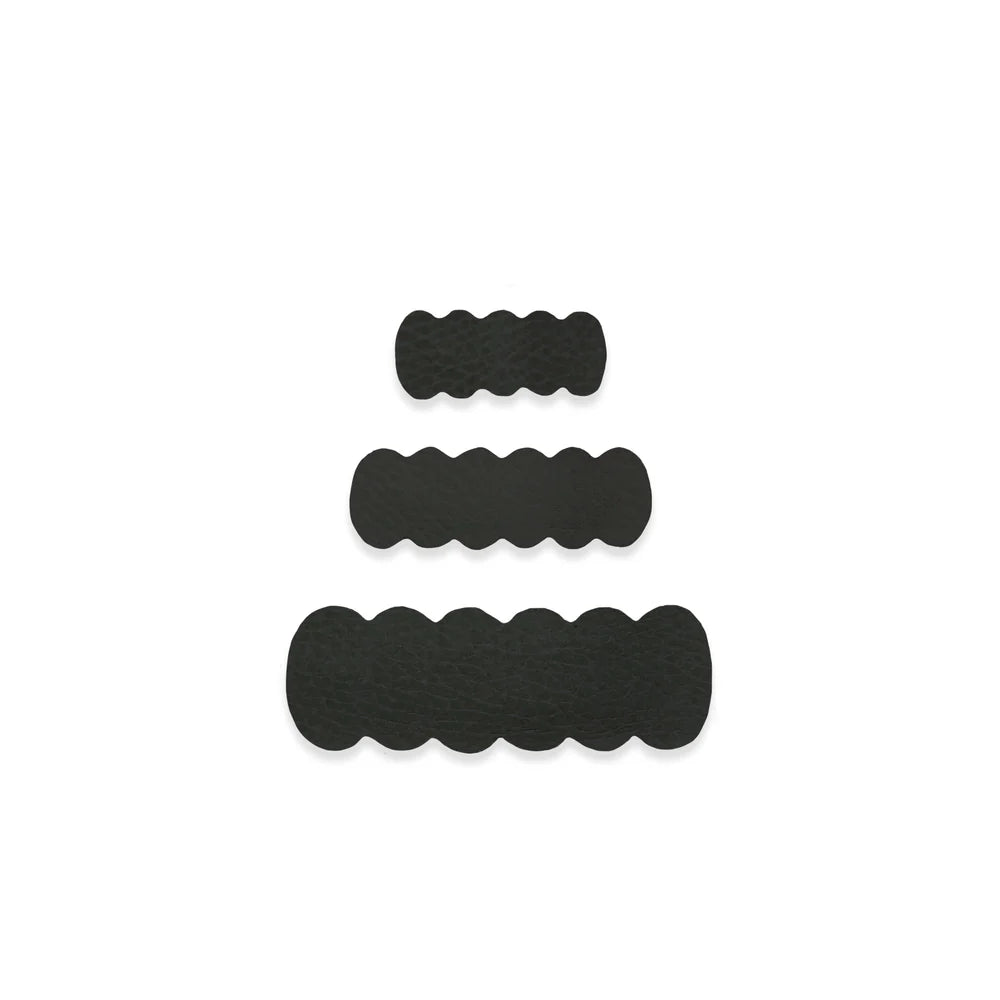 leather - raven scallop snap clip