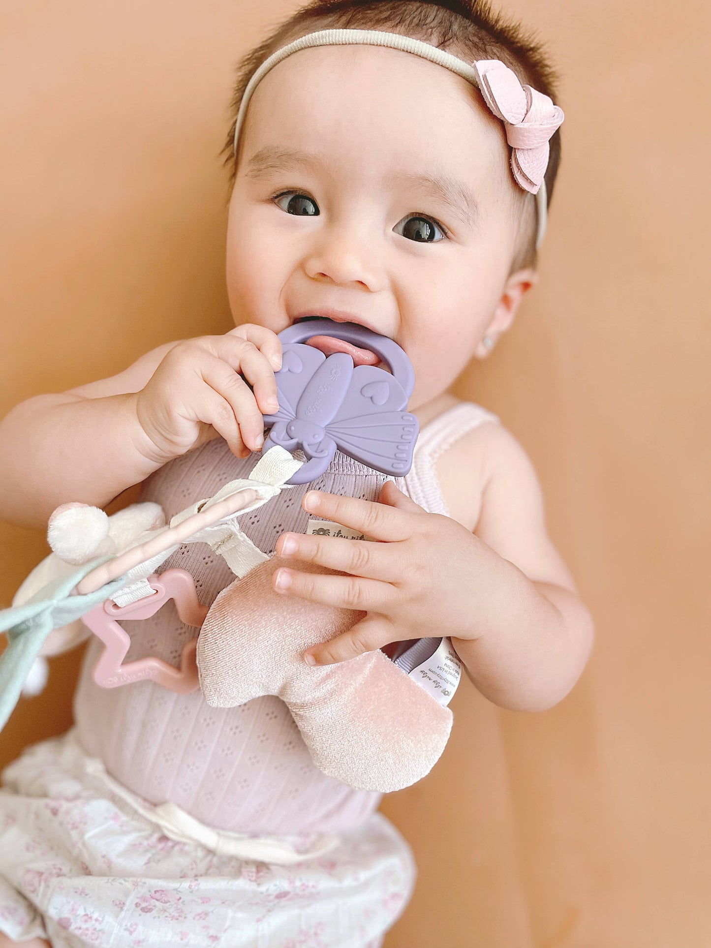 bitzy busy ring™ teething activity toy
