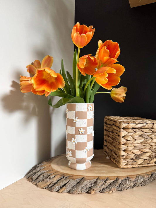 checkered textured daisy vase