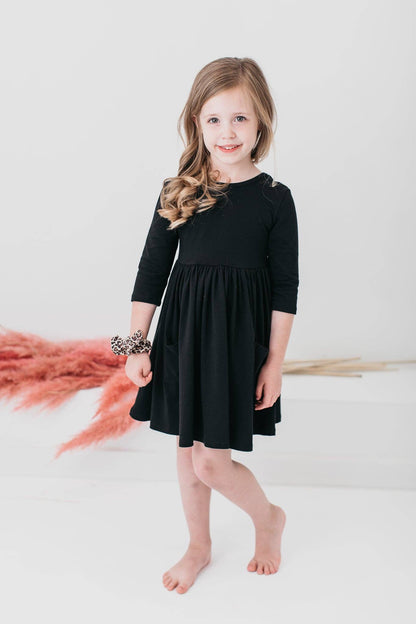 3/4 pocket twirl dress - black